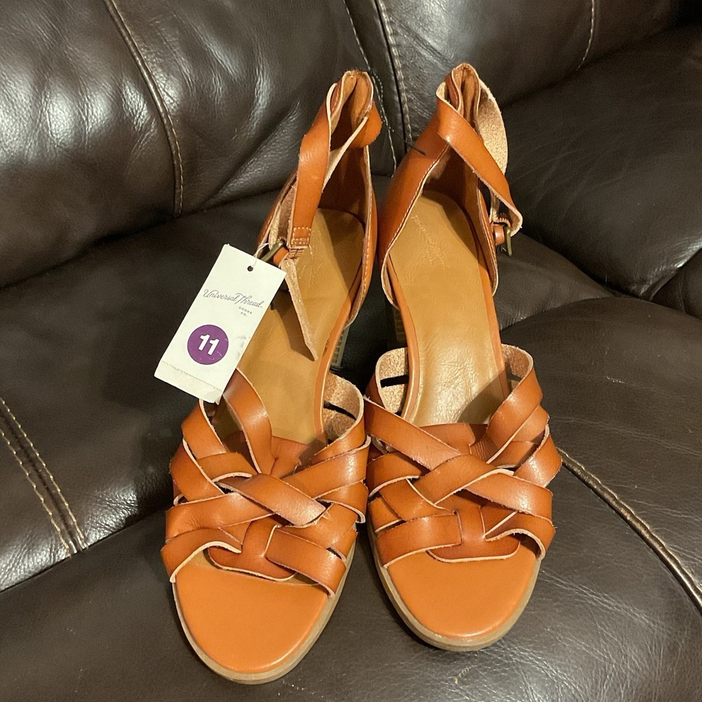 Universal Thread Women's Brown Strappy Sandals Buckle Ankle Strap Block Heel 11